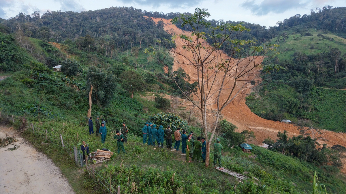 Các lực lượng tiếp cận hiện trường