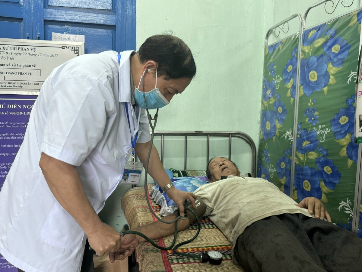 Các trạm y tế vùng rốn lũ Đắk Lắk cũng đã quay trở lại phục vụ khám chữa bệnh cho người dân.