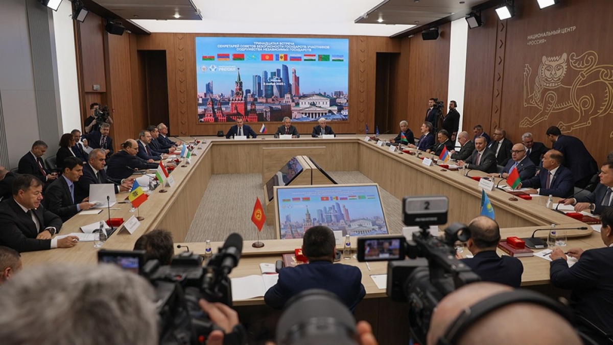 Chủ đề nổi bật của hội nghị là tình hình căng thẳng ngày càng gia tăng do chính sách quân sự hóa của phương Tây.