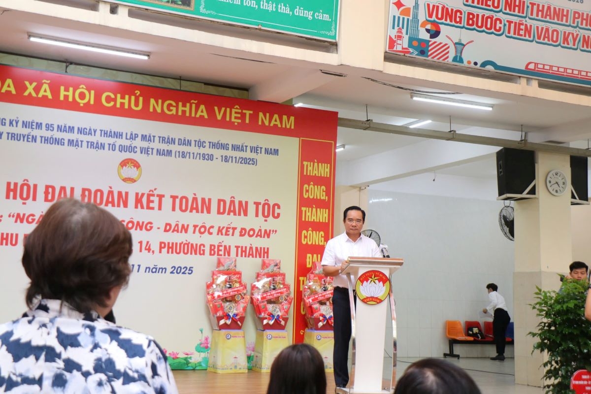 Chủ tịch UBND TP trực tiếp đối thoại với người dân tại Ngày hội