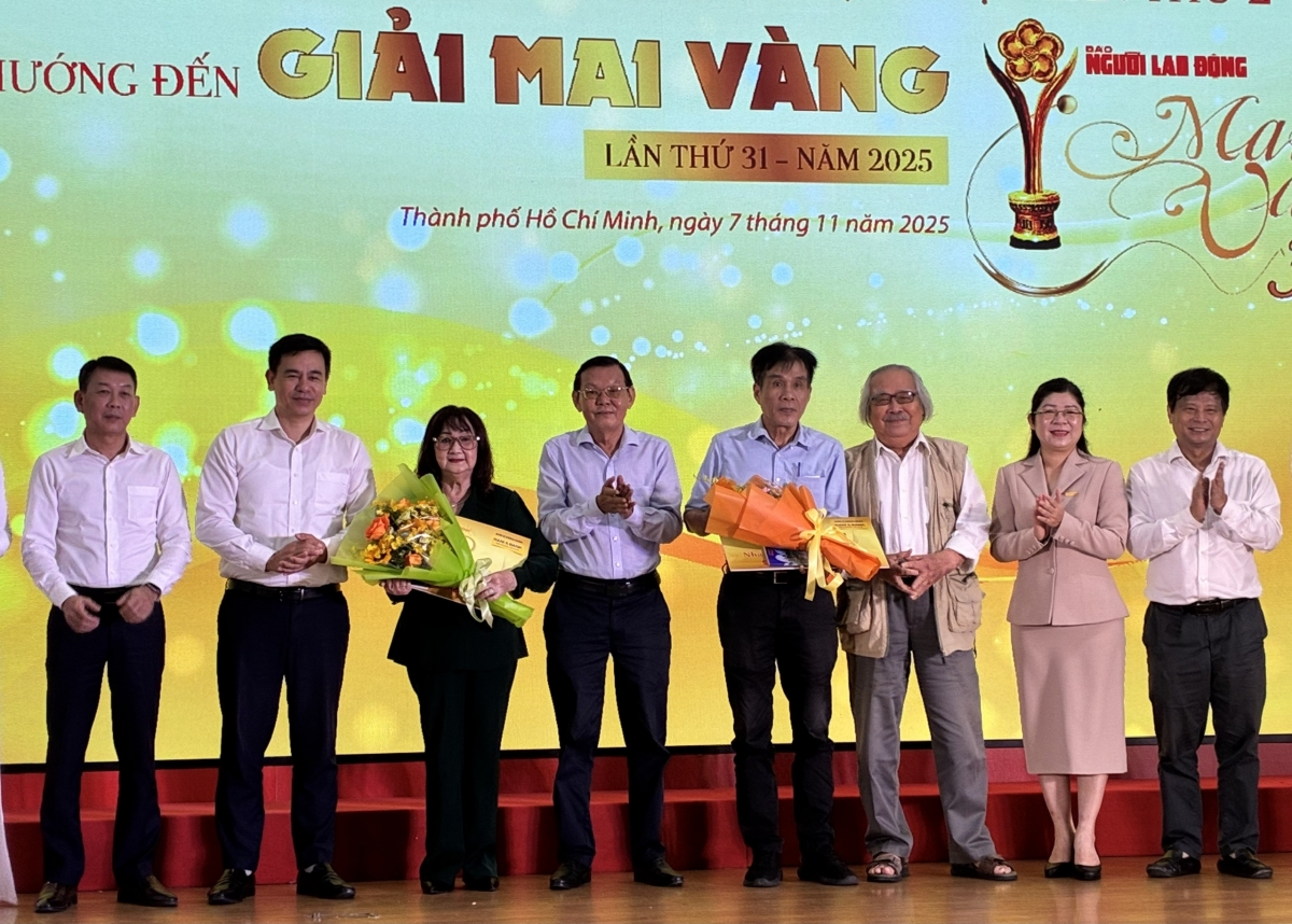 Chương trình “Mai Vàng tri ân”, “Mai Vàng nhân ái” trao quà cho Nhà thơ Lê Minh Quốc và nghệ sĩ Trang Bích Liễu.