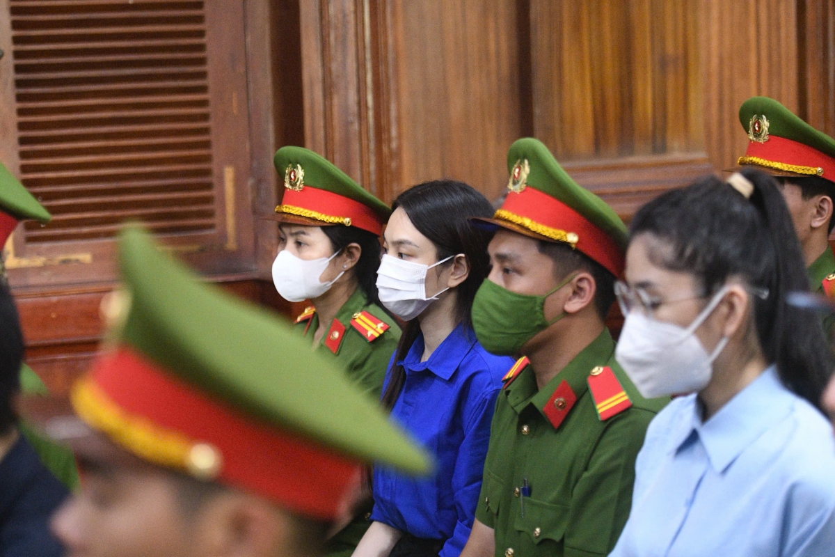 Cùng tội danh "Lừa dối khách hàng" bị cáo Nguyễn Thúc Thuỳ Tiên cũng bị tuyên 2 năm tù