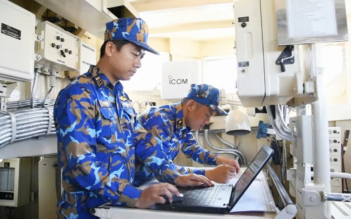 Đại úy Võ Phú An cùng đồng đội nghiên cứu, hiệu chỉnh hoàn thiện sáng kiến Môđun vận động chiến thuật