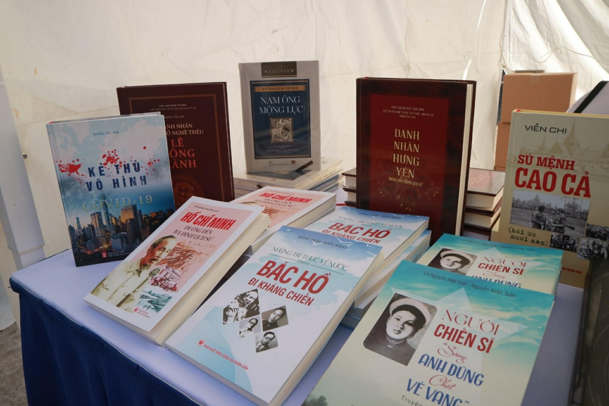 Những cuốn sách hay trưng bày tại sự kiện
