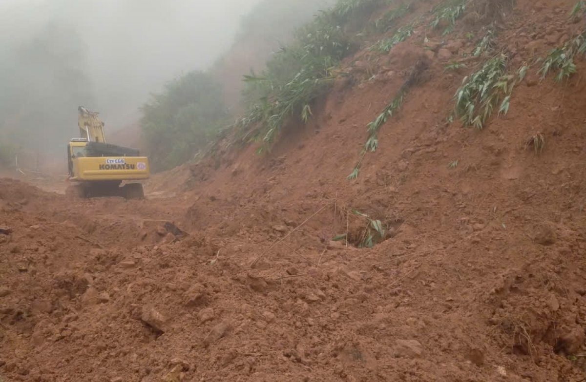 Điểm sạt lở mới trên đường Trường Sơn Đông