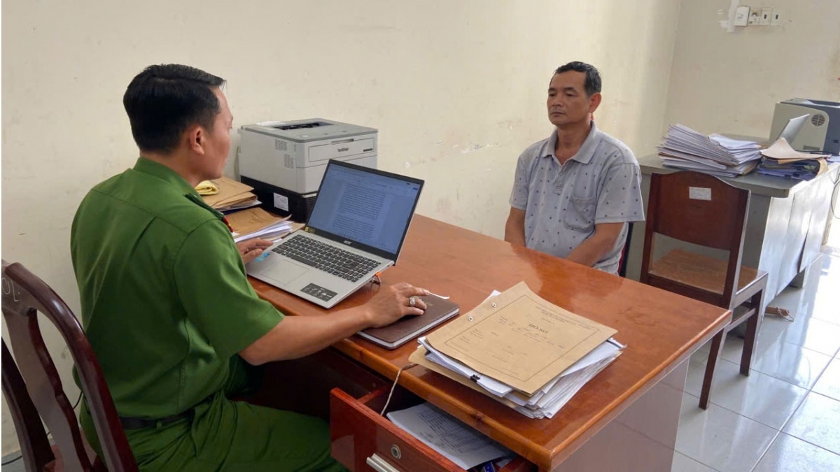 Đối tượng Hải khai nhận hành vi phạm tội (ảnh: CA)