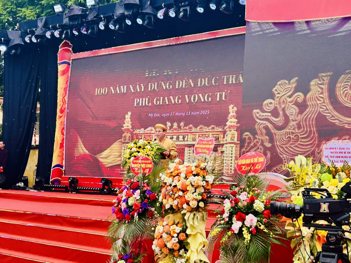 dong_chi_dang_van_canh_bi_thu_dang_uy_chu_tich_hdnd_xa_my_duc_khai_mac_le_ky_niem.jpg