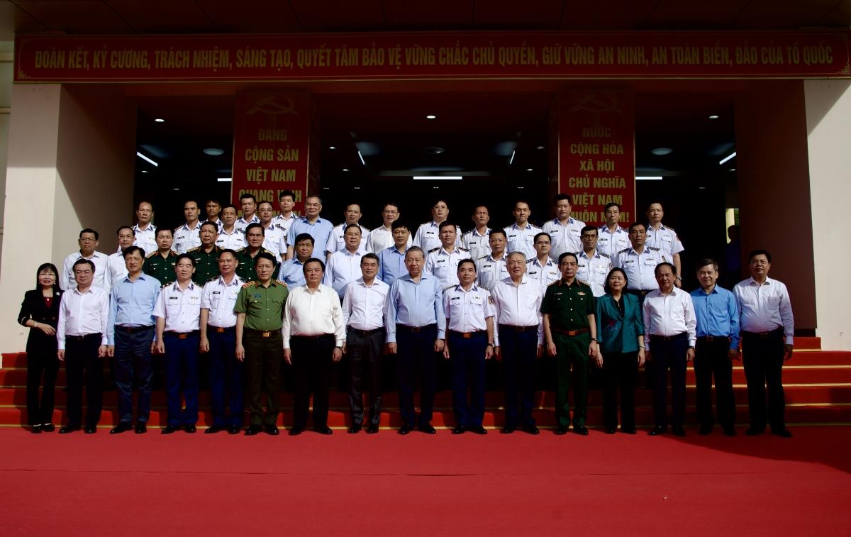 Tổng Bí thư Tô Lâm thăm, làm việc với Bộ Tư lệnh Vùng Cảnh sát biển 4 và Vùng 5 Hải quân, Bộ Quốc phòng.