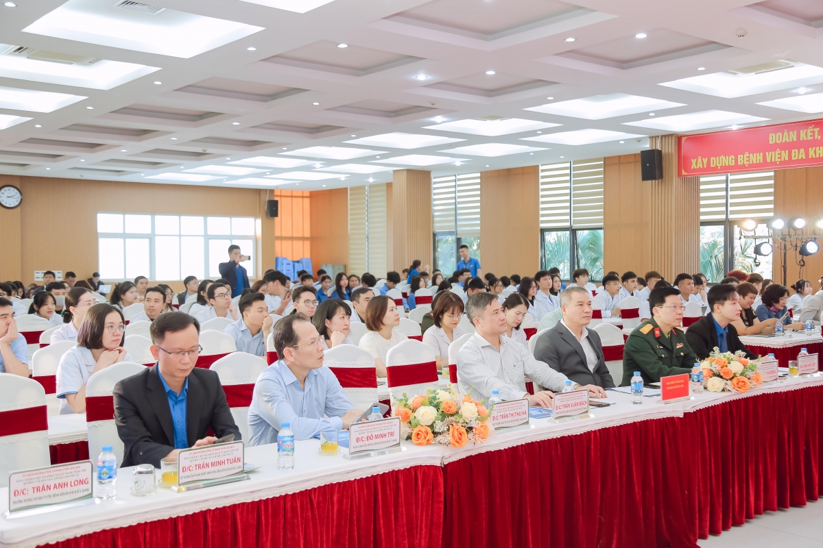 Đông đảo đại biểu dự Lễ phát động Hội thi Kỹ thuật sáng tạo tuổi trẻ ngành y tế khu vực Hà Nội lần thứ 31 năm 2025