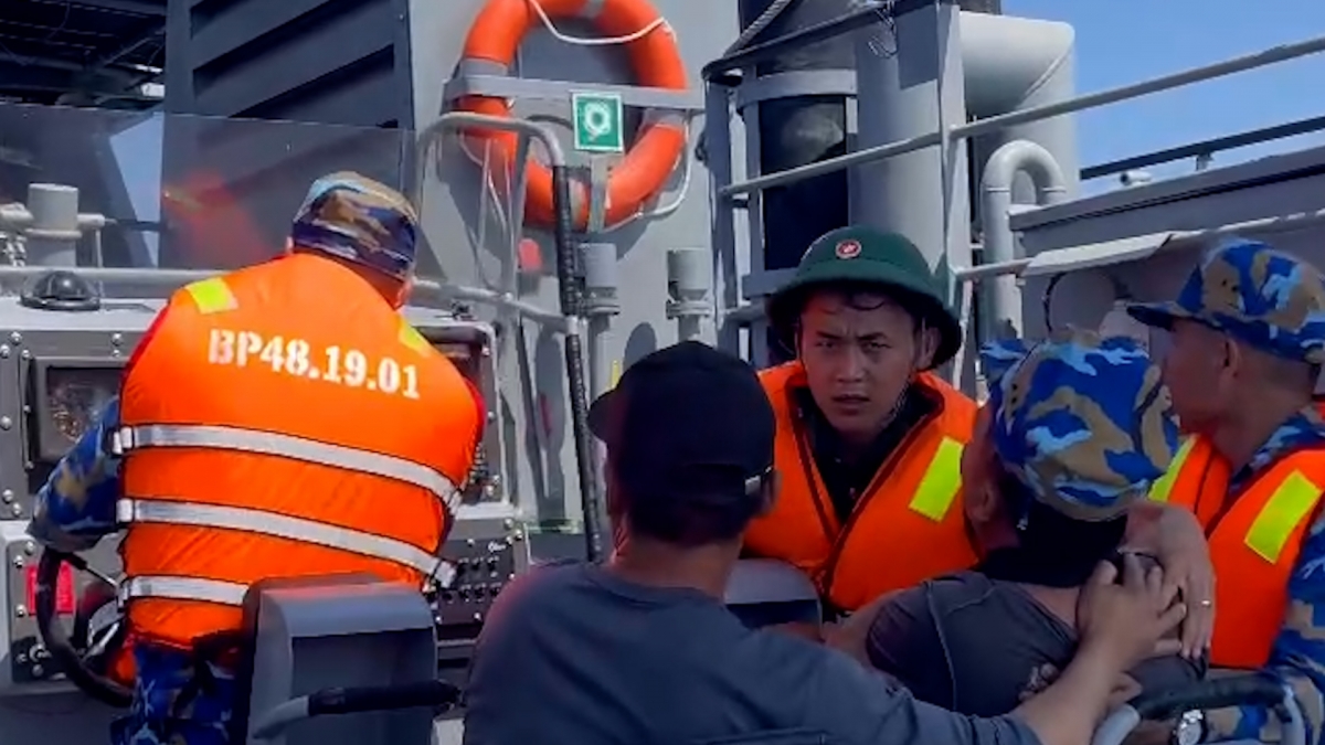 CBCS Hải đoàn 48 cứu nạn ngư dân