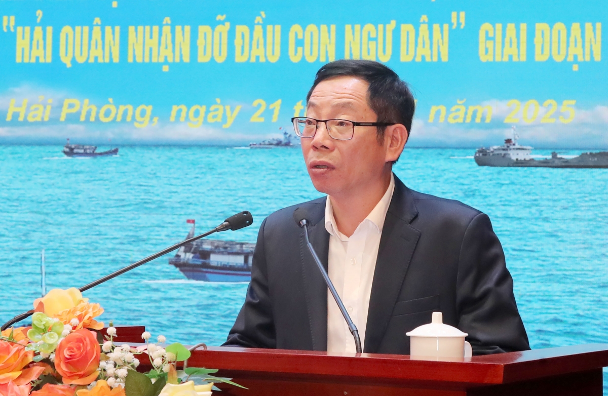 Ông Vũ Tiến Phụng, Phó Chủ tịch UBND thành phố Hải Phòng tham luận tại Hội nghị