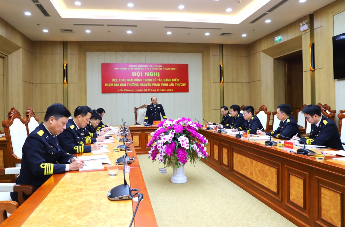 Hội đồng Giải thưởng tuổi trẻ sáng tạo Nguyễn Phan Vinh xét trao giải công trình, đề tài, sáng kiến tham gia giải thưởng lần thứ XIV