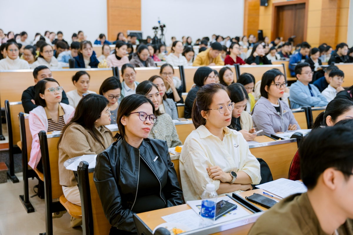 Hội thảo thu hút sự quan tâm của các bác sĩ nhi khoa, bác sĩ lâm sàng.