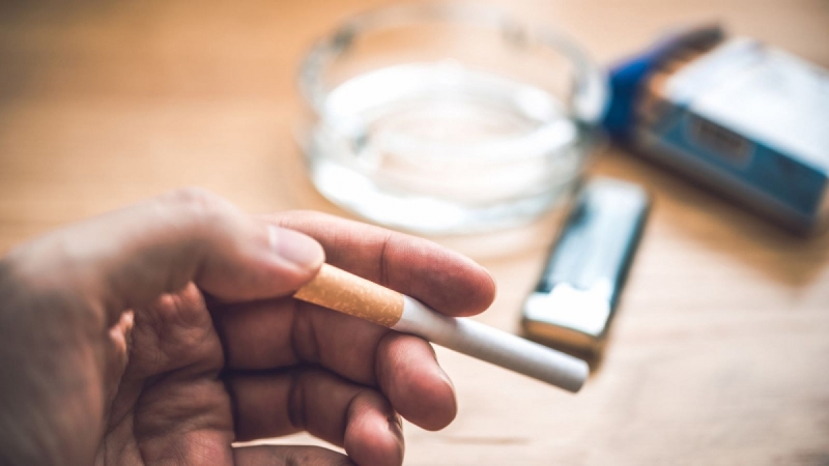 Thuốc lá có thể mang lại những cái lợi trước mắt cho người hút, như giảm stress, điều chỉnh cân nặng, tâm trạng nhưng những tổn hại về kinh tế và sức khỏe đối với người bệnh rất lớn