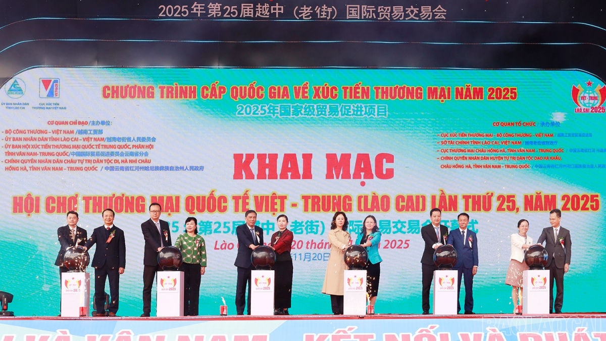 Khai mạc Hội chợ Thương mại Quốc tế Việt - Trung lần thứ 25