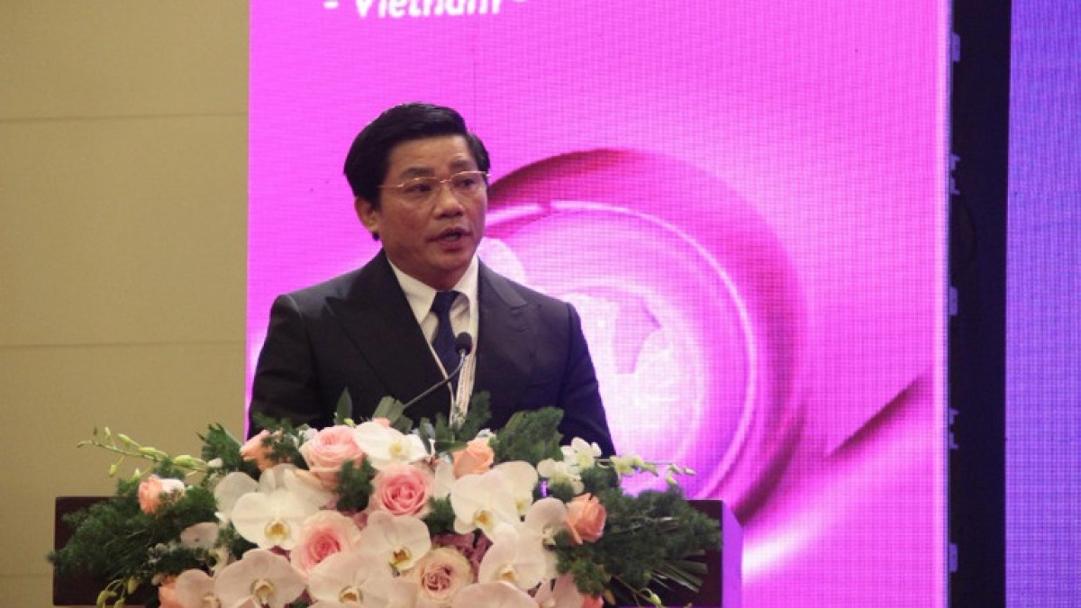 Giám đốc Bệnh viện Phụ sản Trung ương Nguyễn Duy Ánh chía sẻ các chuyên đề sản khoa hiện đại tại Hội nghị