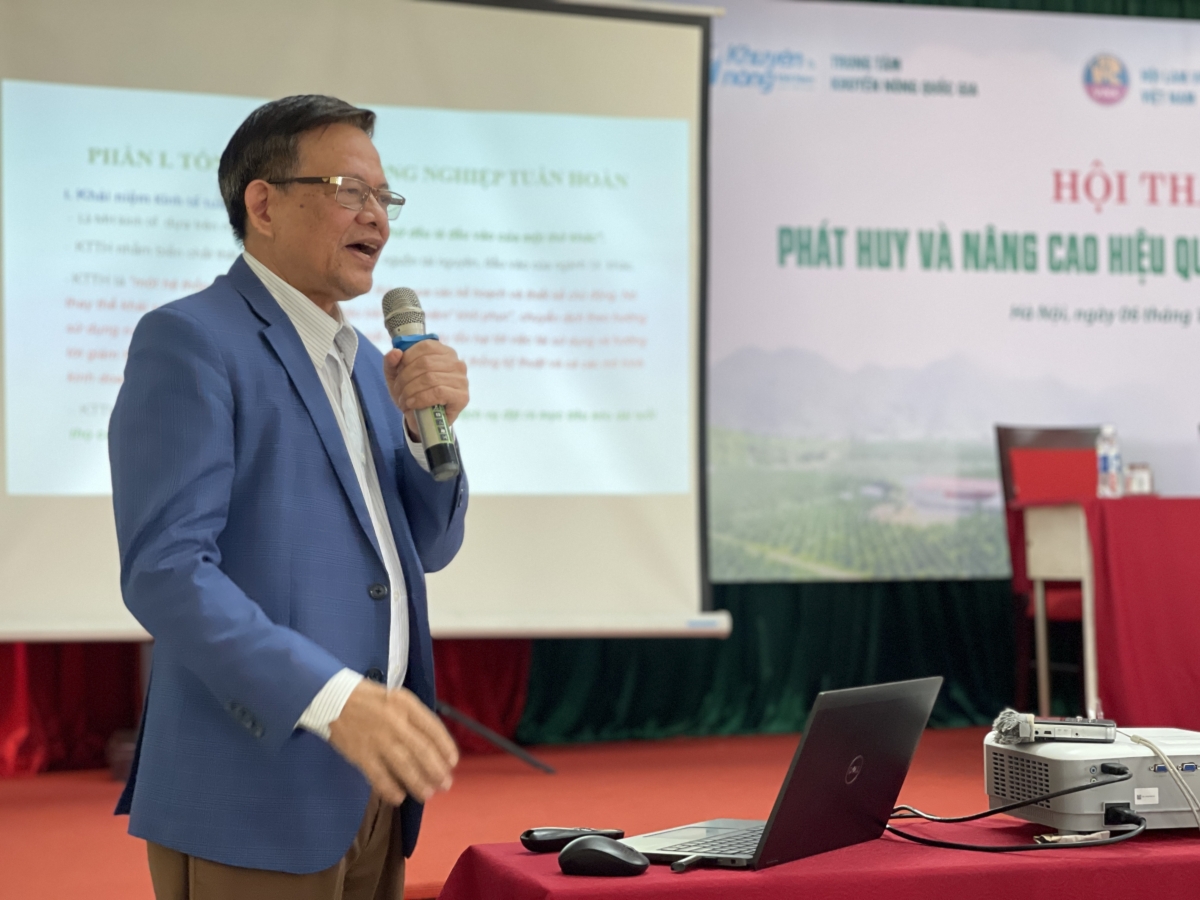 Tiến sĩ Phan Huy Thông, Phó Chủ tịch Hội làm vườn Việt Nam phát biểu