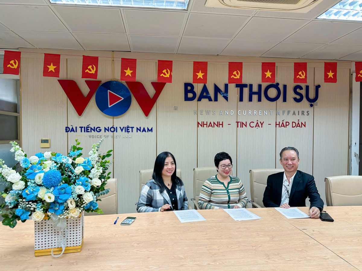 Ông Nguyễn Đức Hiển - Chuyên gia tư vấn du học quốc tế và bà Trần Thị Minh Hiếu- Giảng viên tiếng Anh, đại diện IELTS 9.0 Philippines tại Việt Nam