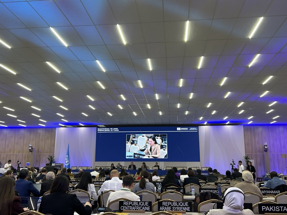 Kỳ họp lần thứ 43 Đại hội đồng Tổ chức Giáo dục, Khoa học và Văn hóa Liên Hợp Quốc (UNESCO) đã nhất trí thông qua dự thảo Nghị quyết do Việt Nam đề xuất