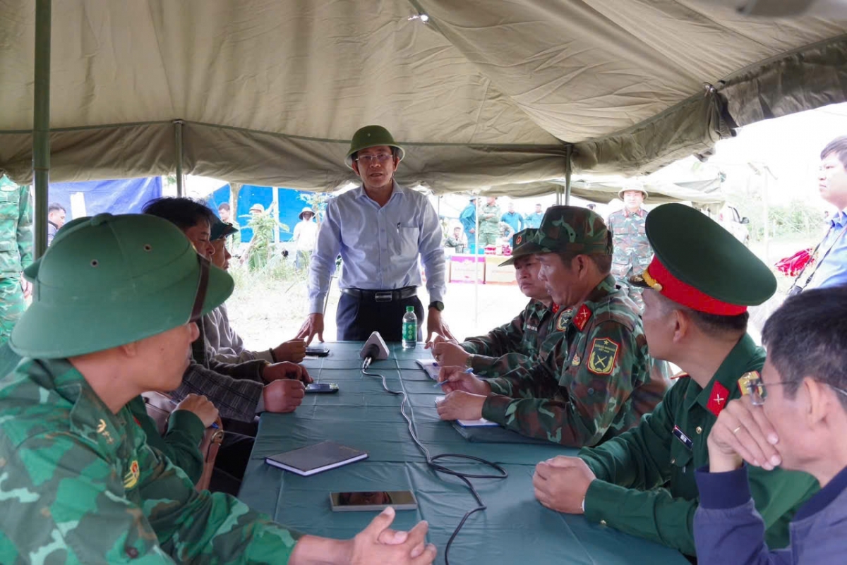 Lãnh đạo thành phố Đà Nẵng yêu cầu tuyệt đối bảo đảm an toàn cho cán bộ, chiến sĩ tham gia tìm kiếm