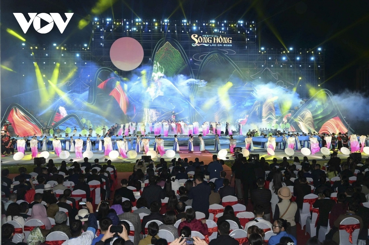 Khai mạc Fesitval Sông Hồng 2025 diễn ra tại Quảng trường Nam Cường, phường Lào Cai, tỉnh Lào Cai.