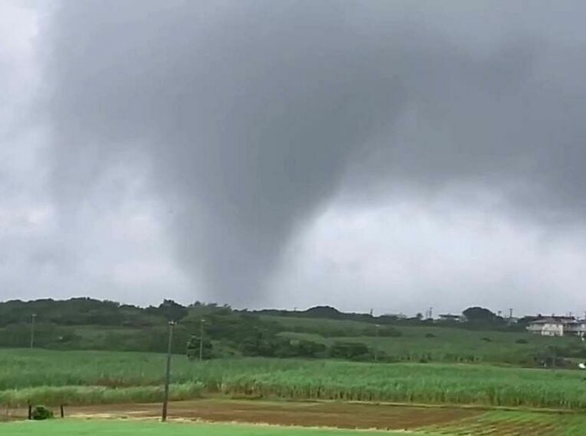 Lốc xoáy xảy ra hôm 11-11 tại Okinawa (nguồn chính quyền địa phương)