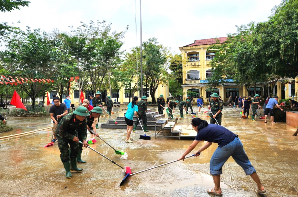 Vệ sinh ở trường Mầm non phường Dương Nỗ, thành phố Huế.