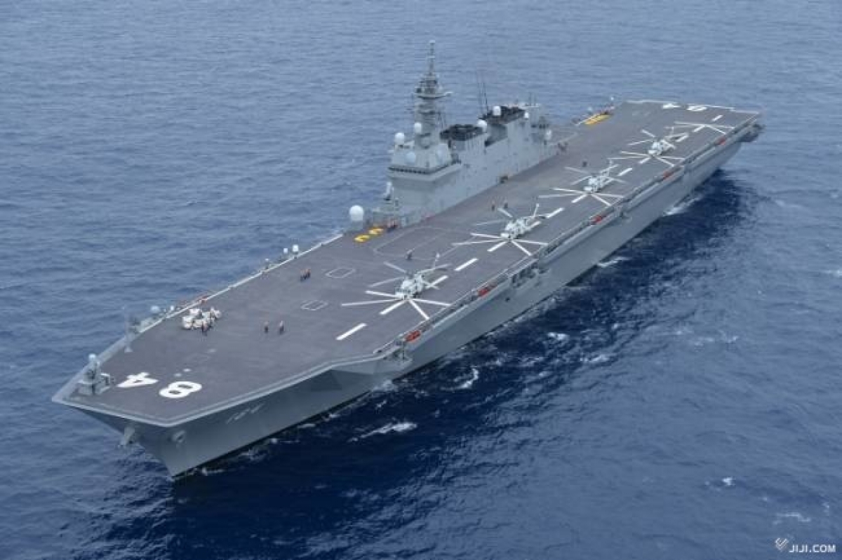 Một tàu hộ tống của Lực lượng phòng vệ Nhật Bản được hoán cải thành tàu sâu bay (Ảnh Jiji Press).