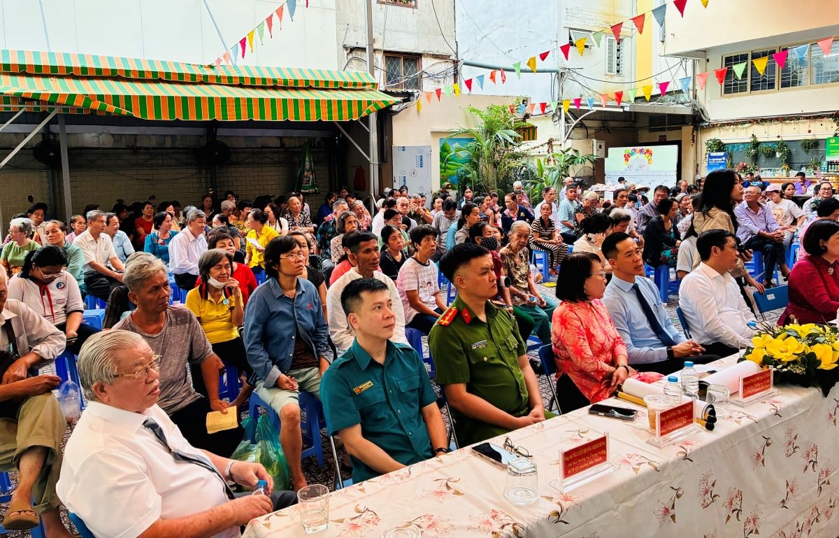 Ngày hội đại đoàn kết phường Bến Thành thu hút đông đảo người dân tham gia