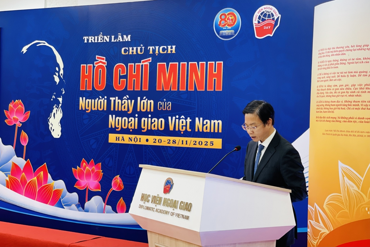 Thứ trưởng Ngoại giao Ngô Lê Văn phát biểu tại Lễ khai mạc Triển lãm.