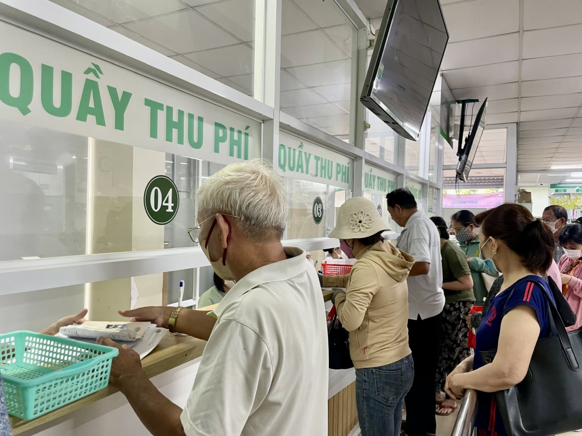 TP.HCM hỗ trợ 100% mức đóng BHYT cho người từ đủ 65 đến dưới 75 tuổi có thường trú và chưa được hưởng chế độ BHYT khác (Ảnh: Kim Dung)