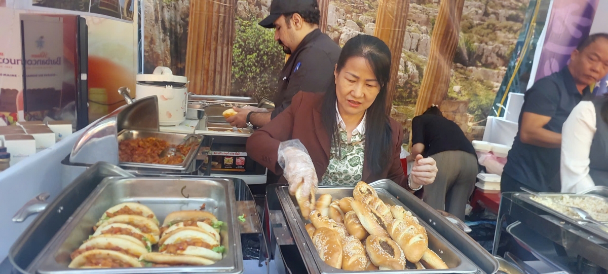 Nhiều món ẩm thực truyền thống của các quốc gia được giới thiệu tại Liên hoan