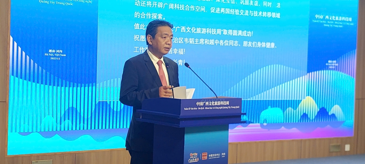 Ông Hoàng Đạo Cương - Thứ trưởng Bộ Văn hóa, Thể thao và Du lịch Việt Nam phát biểu khai mạc Tuần lễ