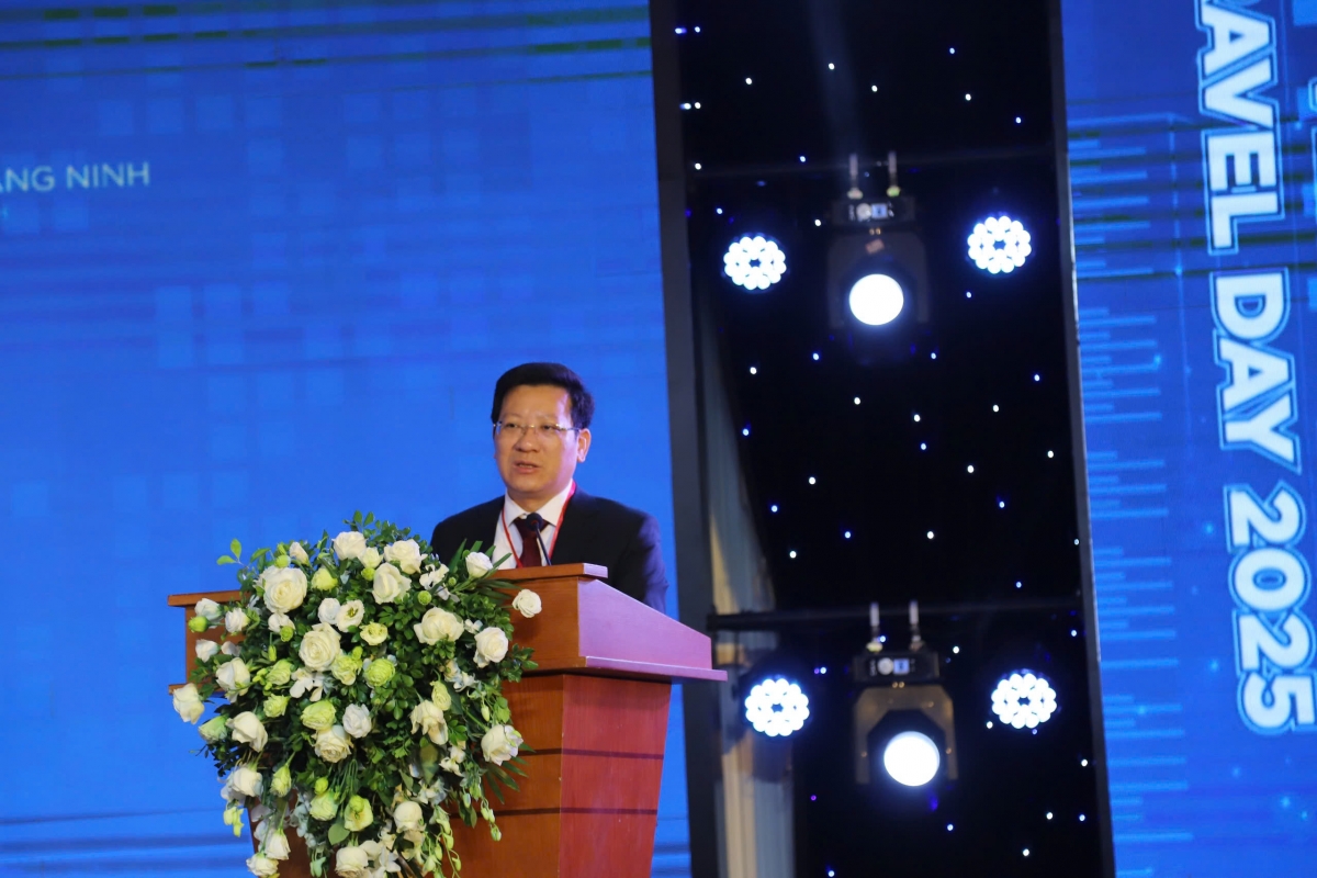 Ông Nguyễn Việt Dũng - Giám đốc Sở Văn hóa Thể thao và Du lịch Quảng Ninh phát biểu tại Diễn đàn