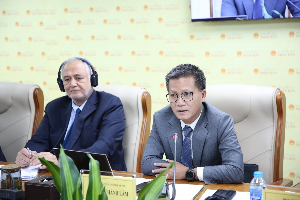 Phó Cục trưởng Cục Quản lý Dược Nguyễn Thành Lâm phát biểu tại tọa đàm.