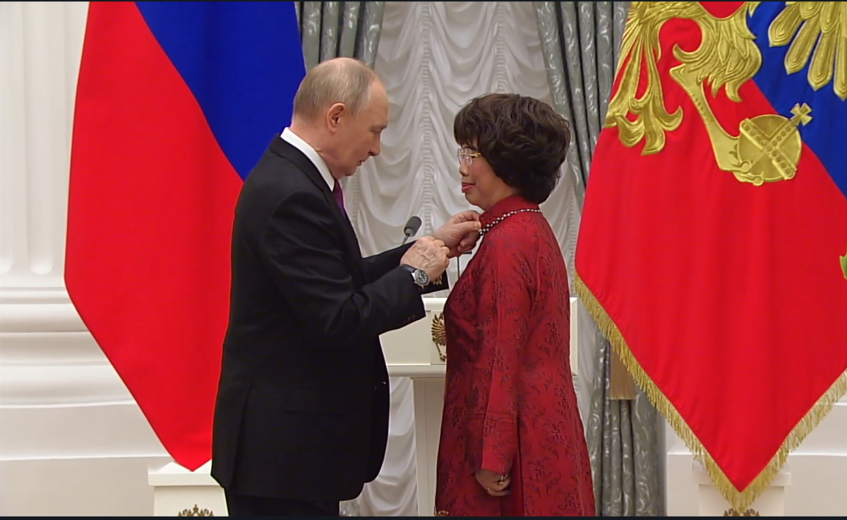 Anh hùng lao động Thái Hương, Nhà sáng lập, Chủ tịch Hội đồng Chiến lược Tập đoàn TH- vinh dự được Tổng thống Putin trực tiếp trao tặng Huân chương hữu nghị, phần thưởng cao quý của Nhà nước Nga