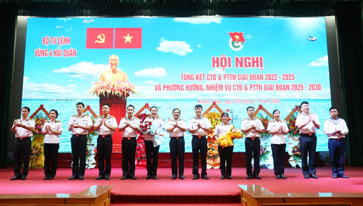 ra_mat_doan_dai_bieu_di_du_hoi_nghi_tong_ket_hoat_dong_ctd_va_pttn_quan_chung.jpg