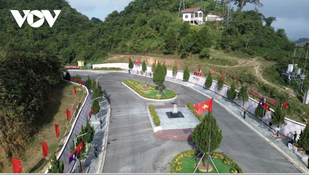 Nhiều cơ hội hợp tác mới từ khi cặp cửa khẩu quốc tế Lóng Sập (Việt Nam) và Pa Háng (Lào) đi vào hoạt động.