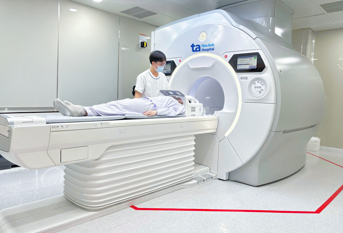 “Siêu máy” chụp MRI 3 Tesla SIGNA™ Hero tích hợp phần mềm chính hãng chuẩn quốc tế với công nghệ AI mới nhất, tốc độ chụp nhanh hơn 3-4 lần, cung cấp hình ảnh chi tiết “siêu rõ nét” về mô gan