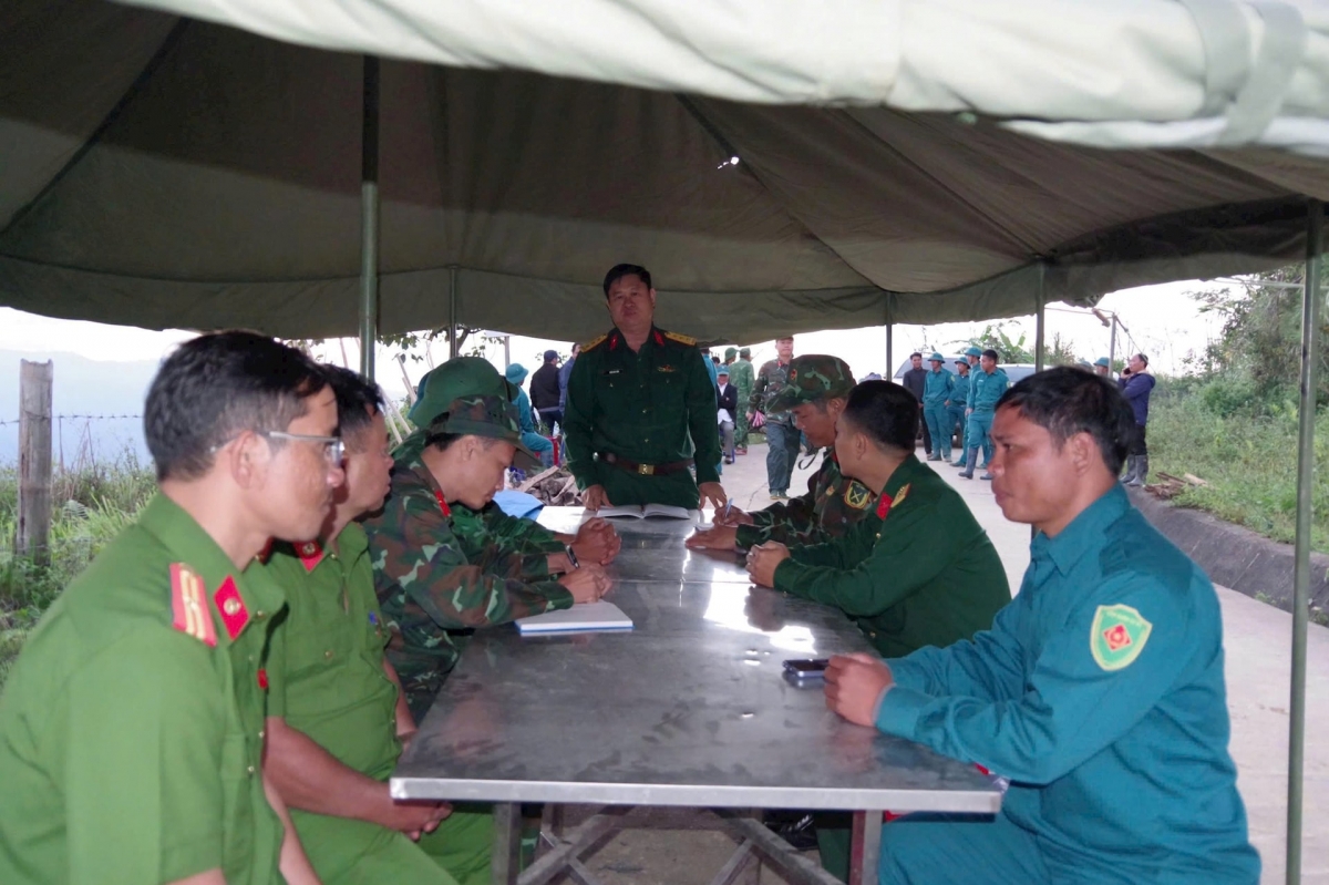 Sở chỉ huy tiền phương tại hiện trường vụ sạt lở