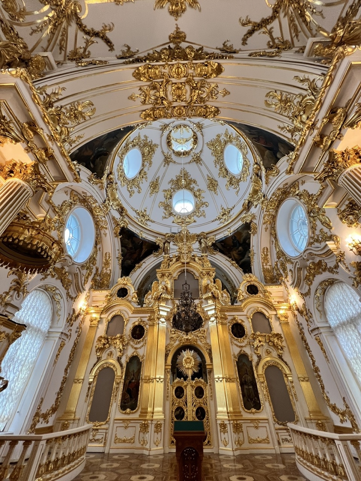 Một trong những hiện vật nổi tiếng nhất tại Bảo tàng Hermitage là "Đồng hồ Chim Công".