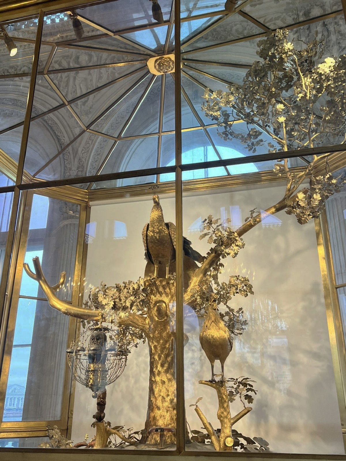 Hầu hết du khách đều bị mê hoặc bởi những căn phòng dát vàng lộng lẫy trong Bảo tàng Hermitage (Cung điện Mùa đông).