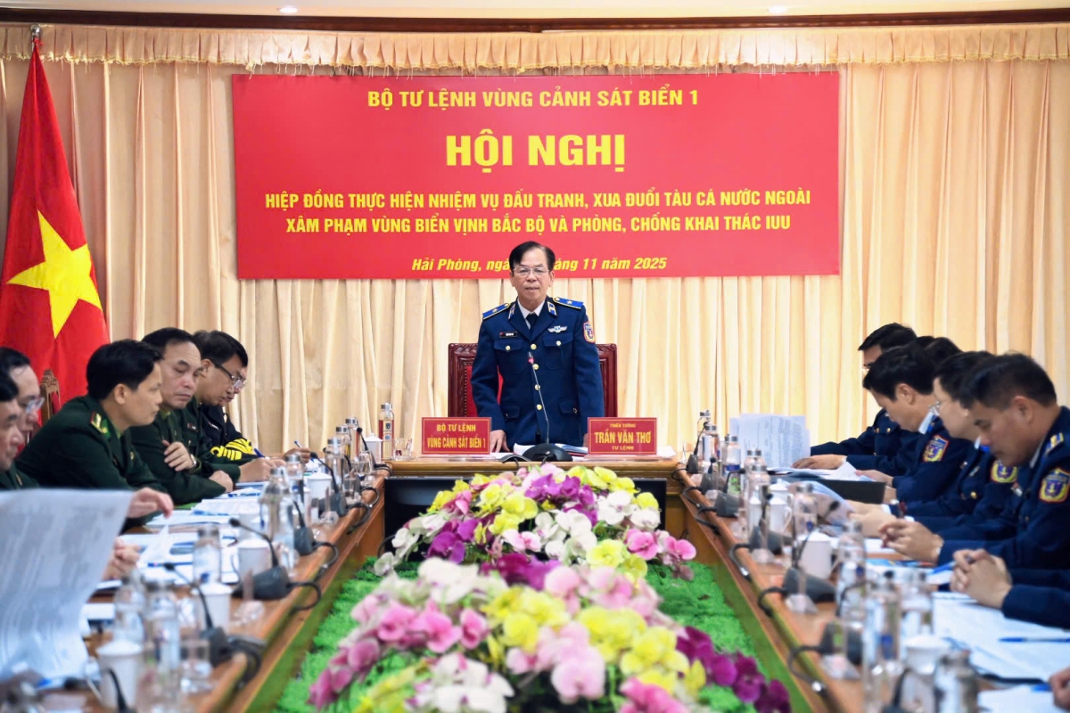 Thiếu tướng Trần Văn Thơ - Tư lệnh Vùng CSB 1 phát biểu tại Hội nghị