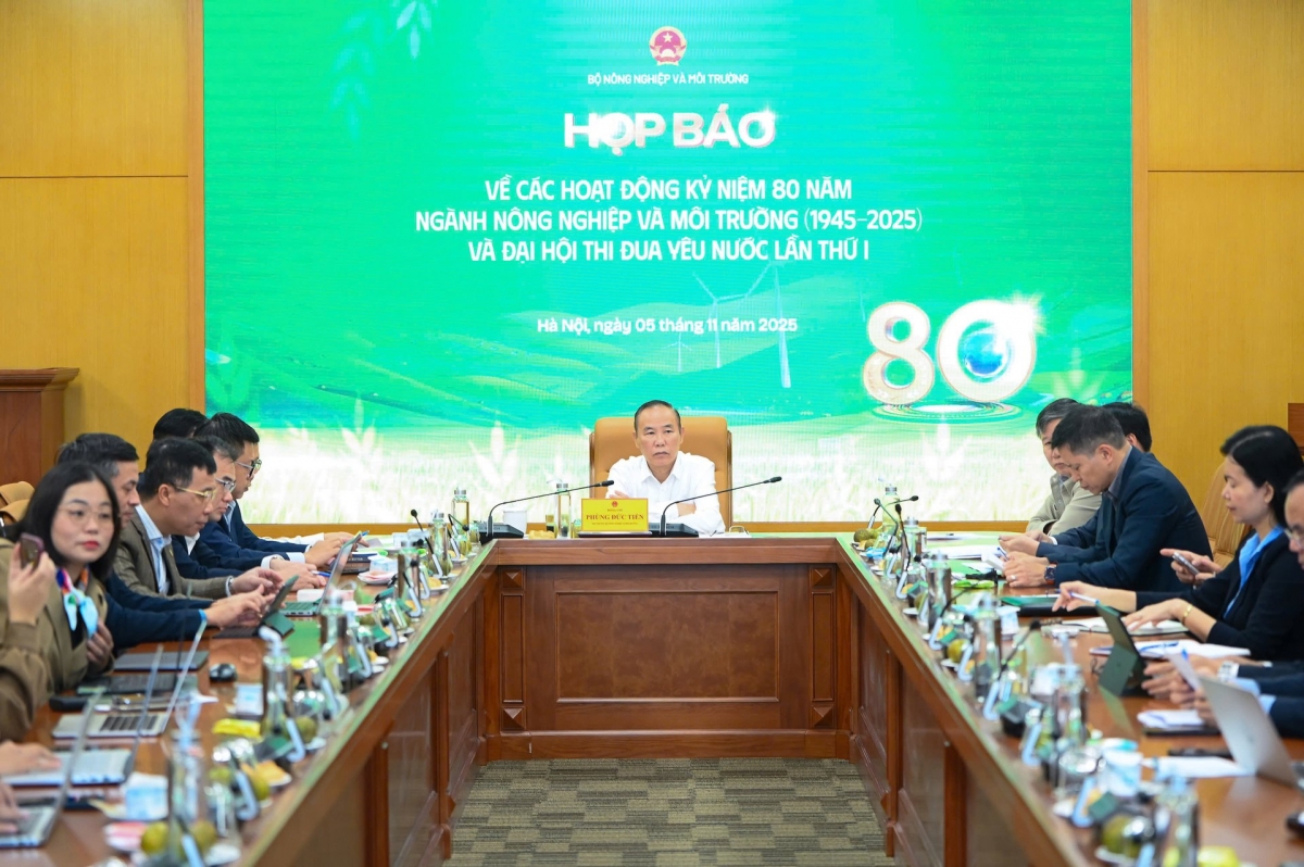 Thứ trưởng Phùng Đức Tiến chủ trì họp báo về các hoạt động Kỷ niệm 80 năm ngành Nông nghiệp và Môi trường và Đại hội Thi đua yêu nước lần thứ I