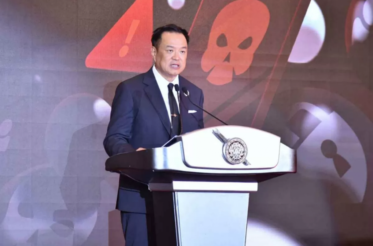 Thủ tướng Thái Lan Anutin Charnvirakul phát biểu tại trụ sở Cảnh sát Hoàng gia Thái Lan ngày 10.11 - Nguồn Bangkok Post