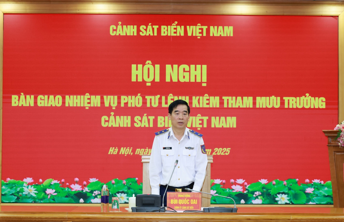 Trung tướng Bùi Quốc Oai - Chính ủy Cảnh sát biển Việt Nam phát biểu tại Hội nghị.