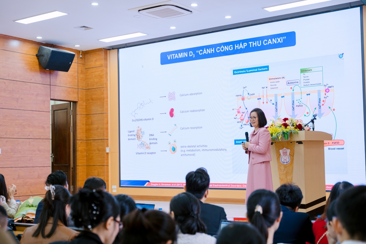 TS. Nguyễn Thị Thúy Hồng (Phó Trưởng Bộ môn Nhi, Trường Đại học Y Hà Nội)        trình bày tại Hội thảo