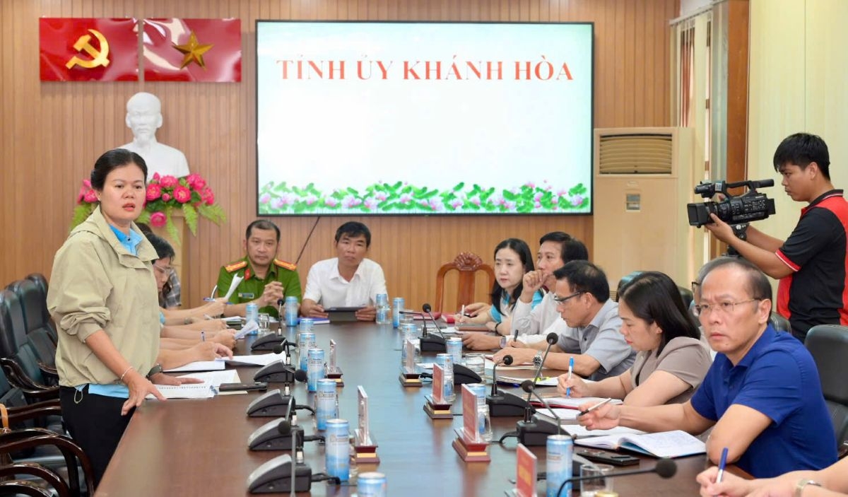 Ủy ban MTTQ TP.HCM làm việc với Ủy ban MTTQ tỉnh Khánh Hòa cùng đại diện các sở ngành, đơn vị tham gia khắc phục hậu quả mưa lũ.