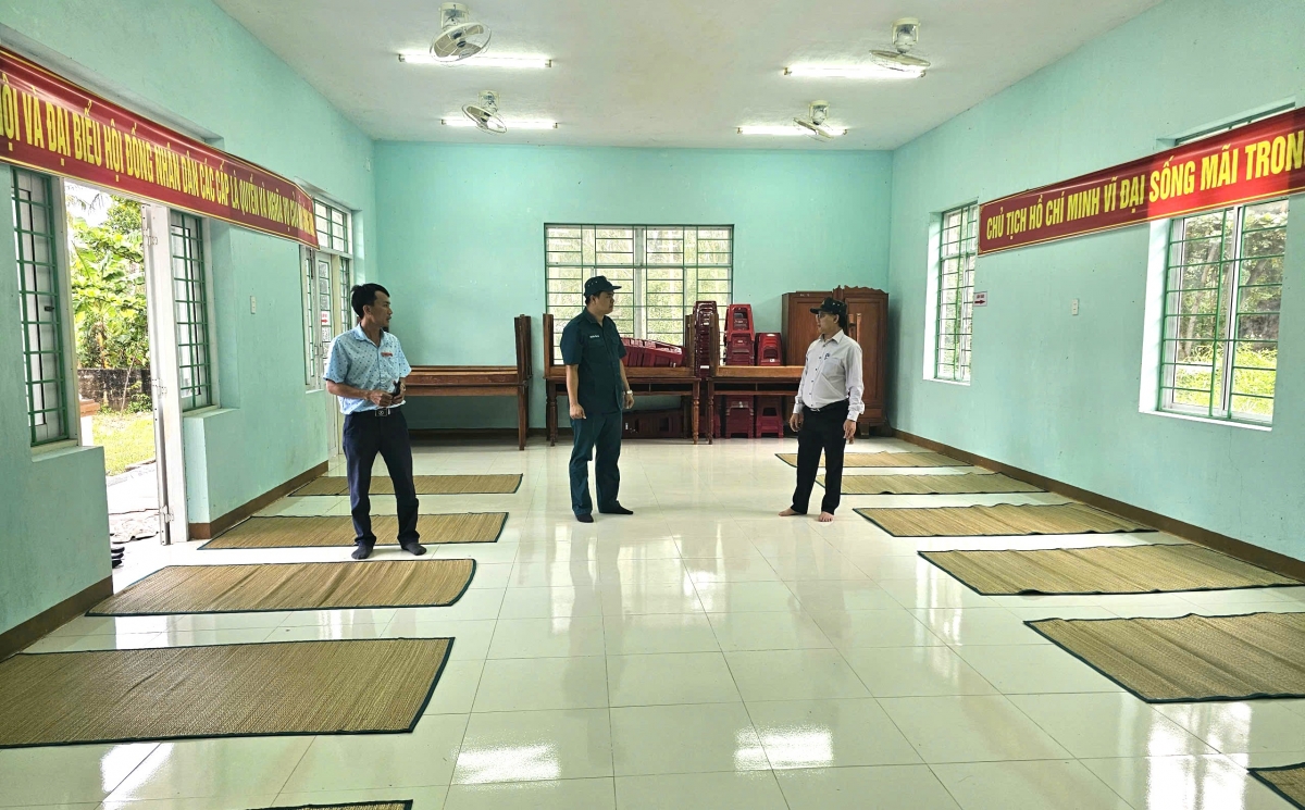 Điểm sơ tán người dân tránh bão tại Nhà văn hóa Tổ dân phố Châu Me, phường Sa Huỳnh, tỉnh Quảng Ngãi.