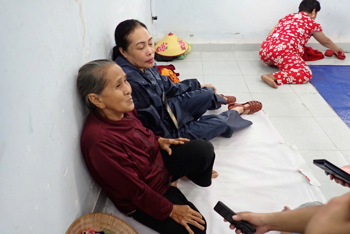 Bà Trần Thị Nga (70 tuổi, tổ Thành Đạt) lưu trú an toàn ở Nhà văn hóa liên tổ Thành Đạt- Thành Phát, phường Nam Nha Trang.